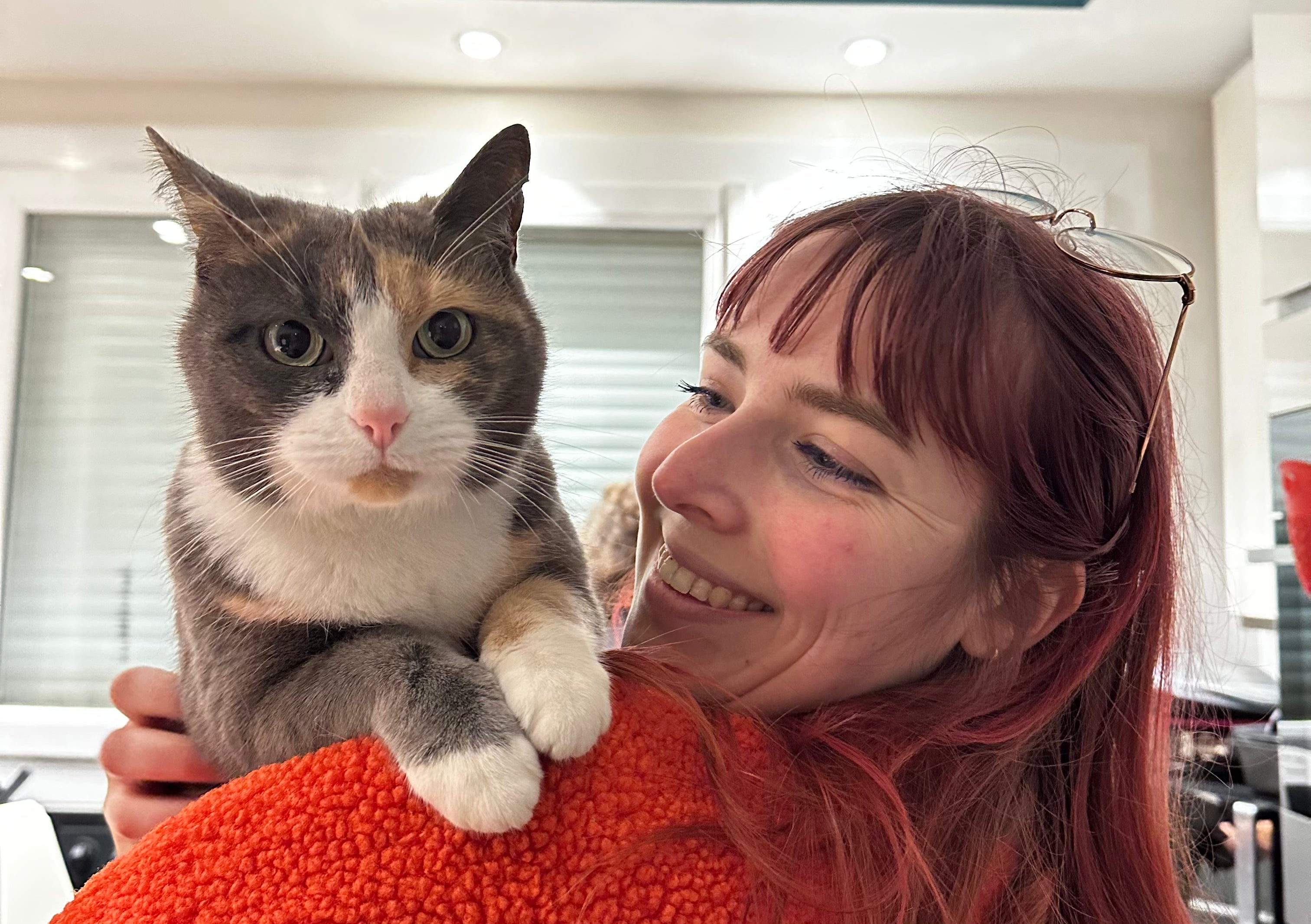 Photo de Cassie avec Radja, la deuxième icône de la marque