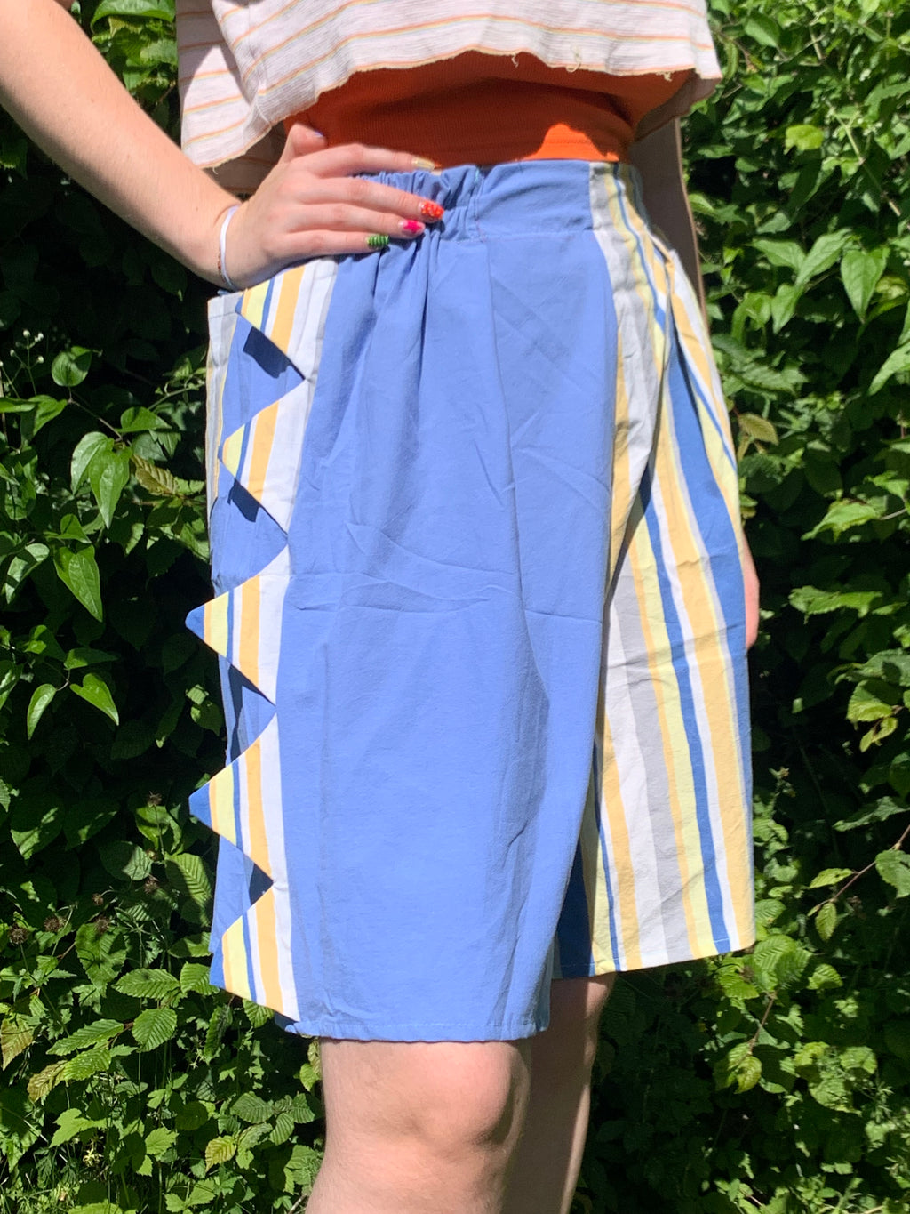 Short dino bleu rayé jaune L