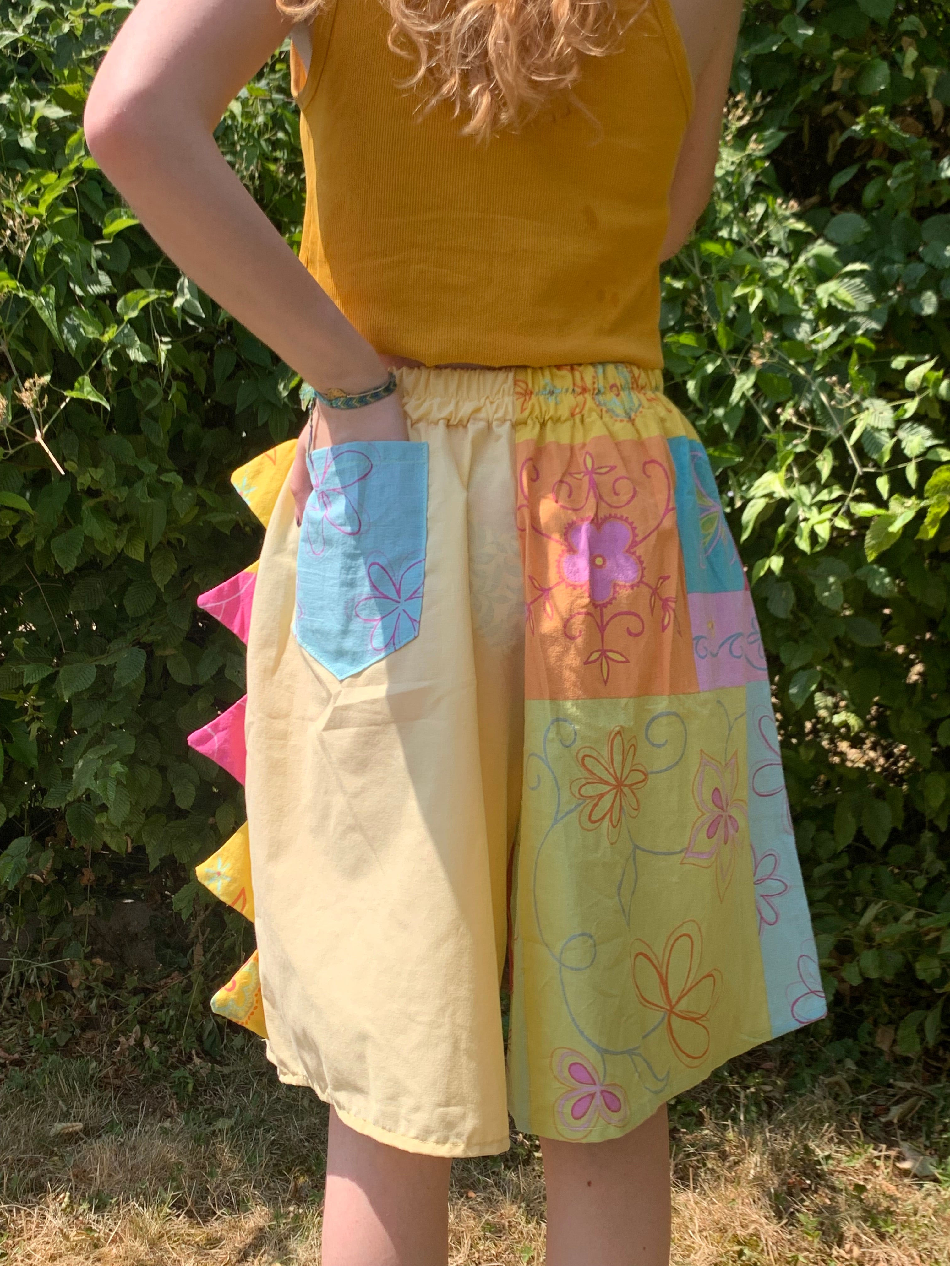 Short dino arc en ciel S