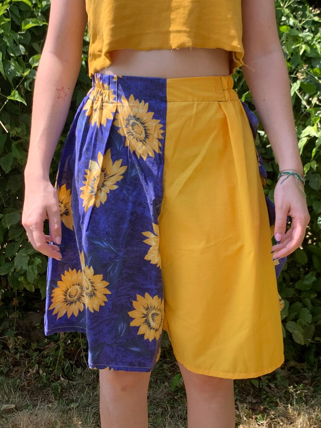 Short dino tournesol M