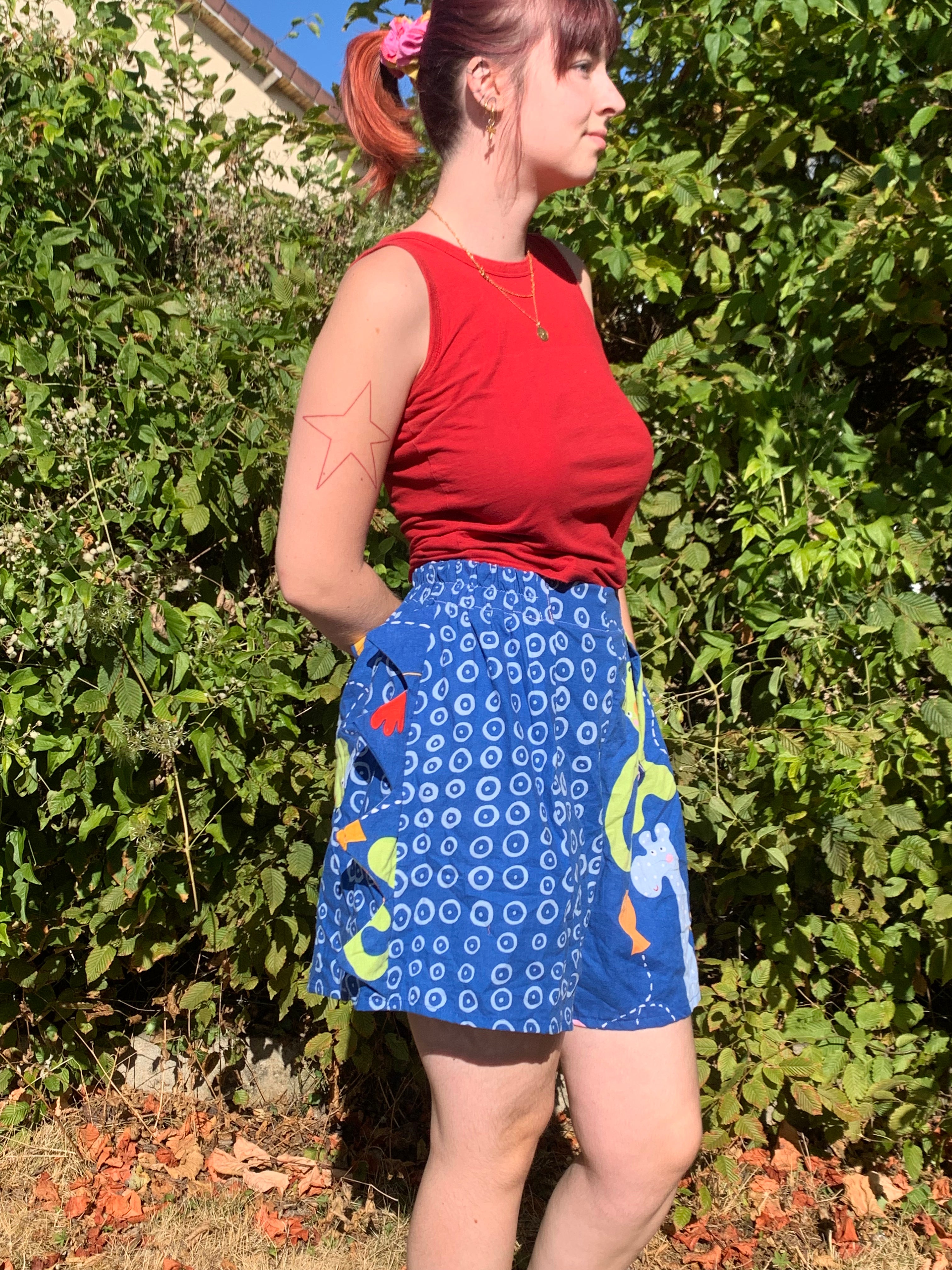 Short Dino bleu à motif S et L