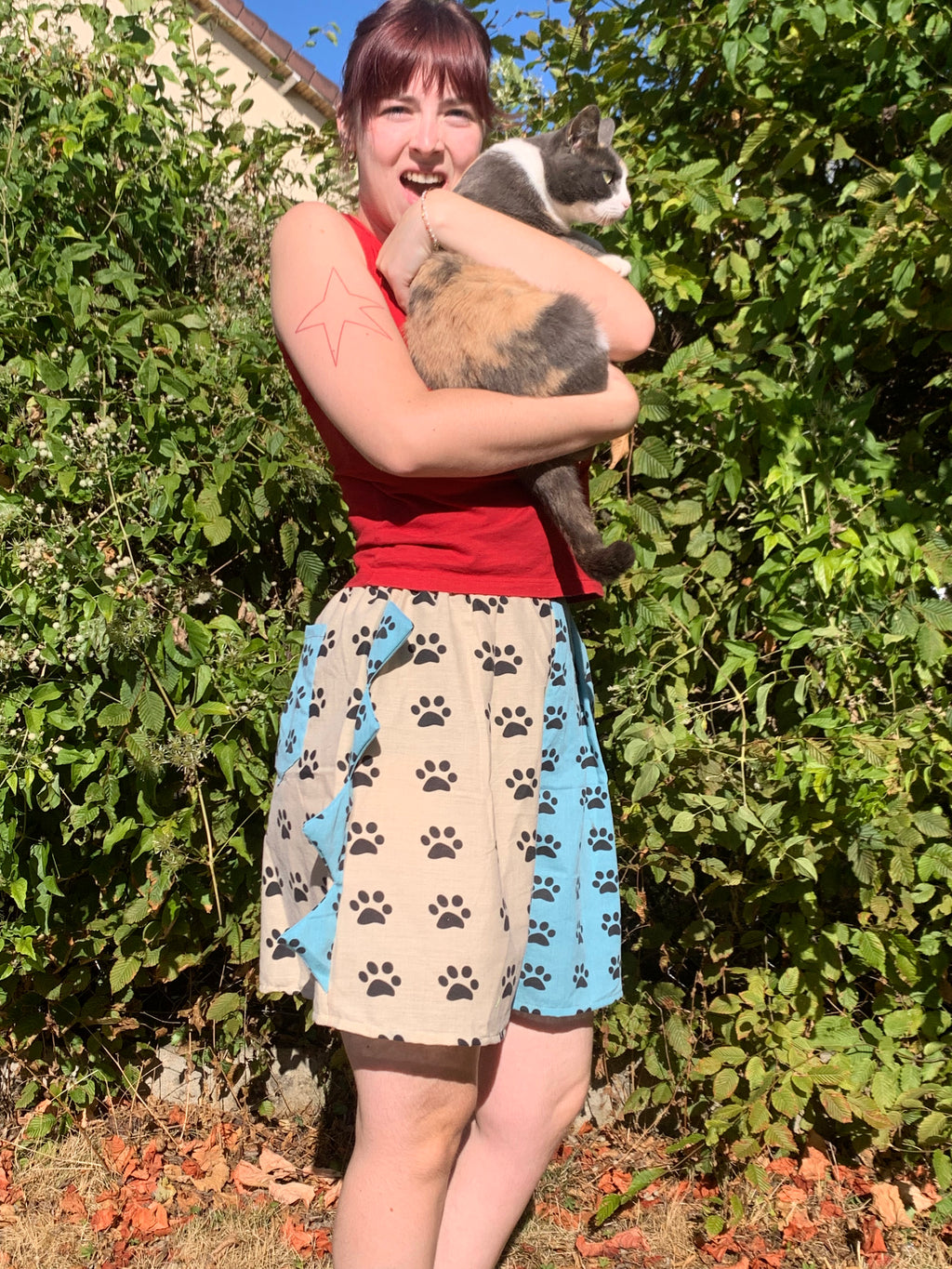 Short Dino beige et bleu à motif S