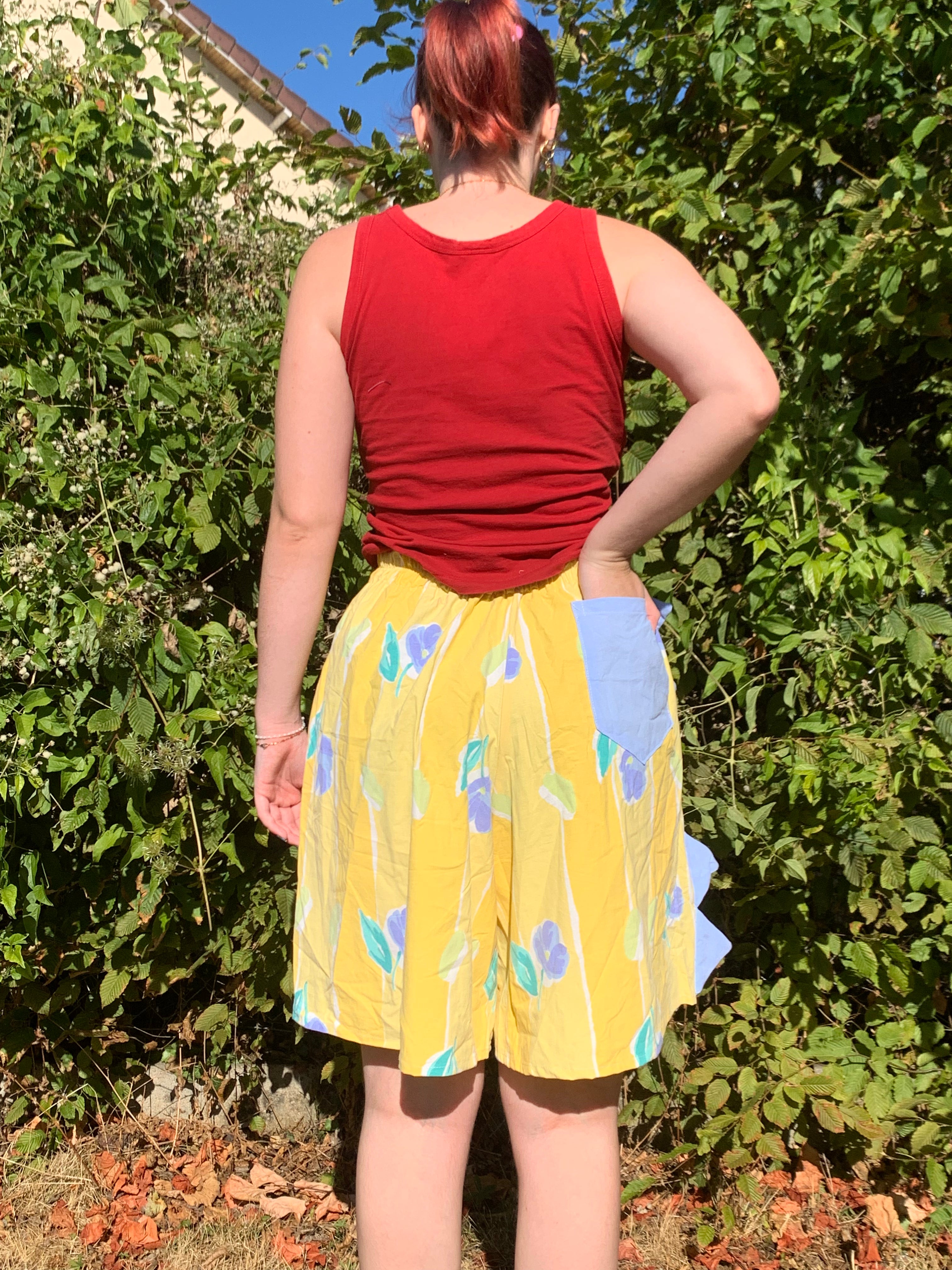 Short Dino jaune fleuri