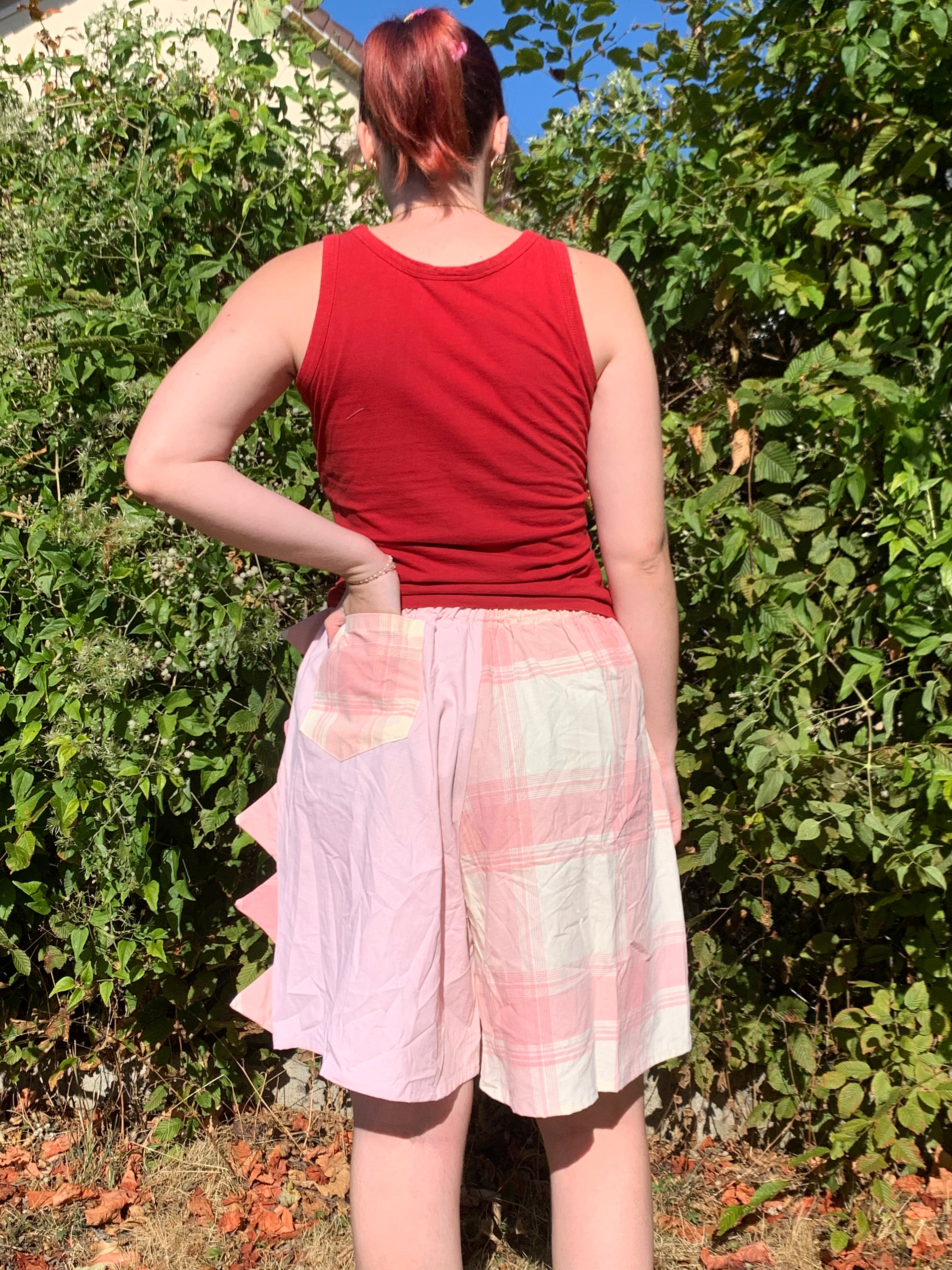 Short Dino rose à carreaux