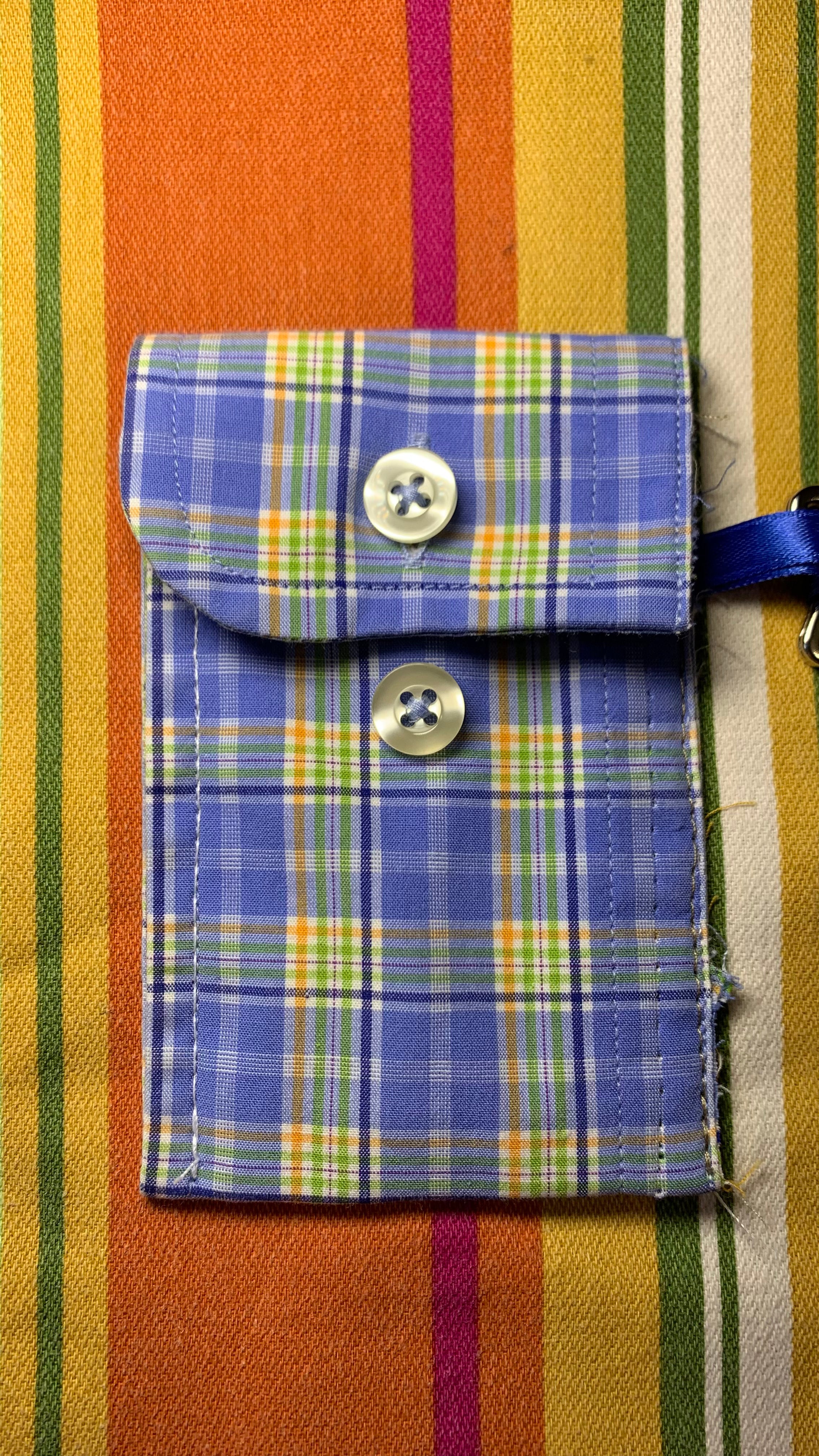 Porte-cartes bleu à carreaux