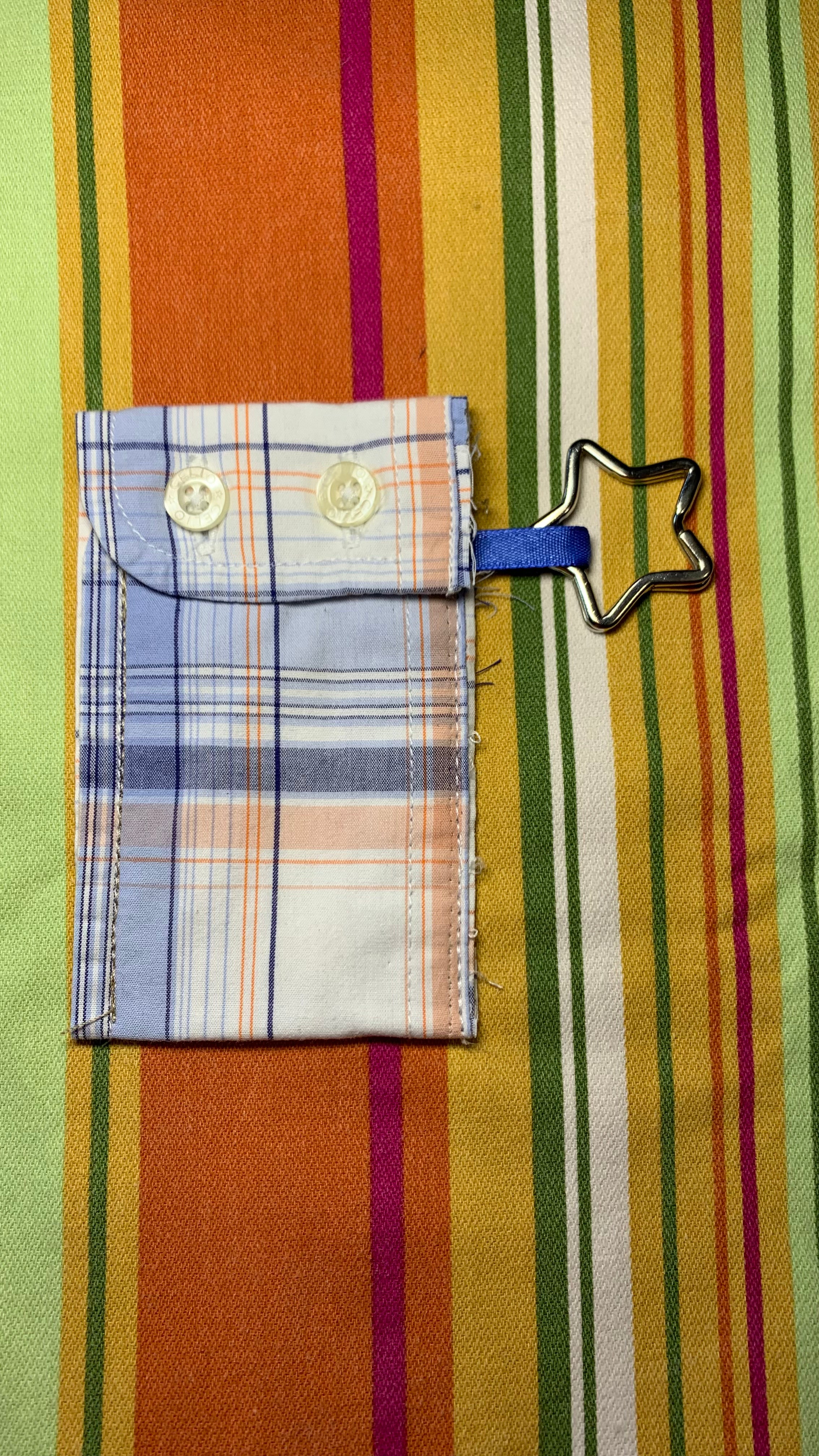 Porte-cartes bleu à rayures