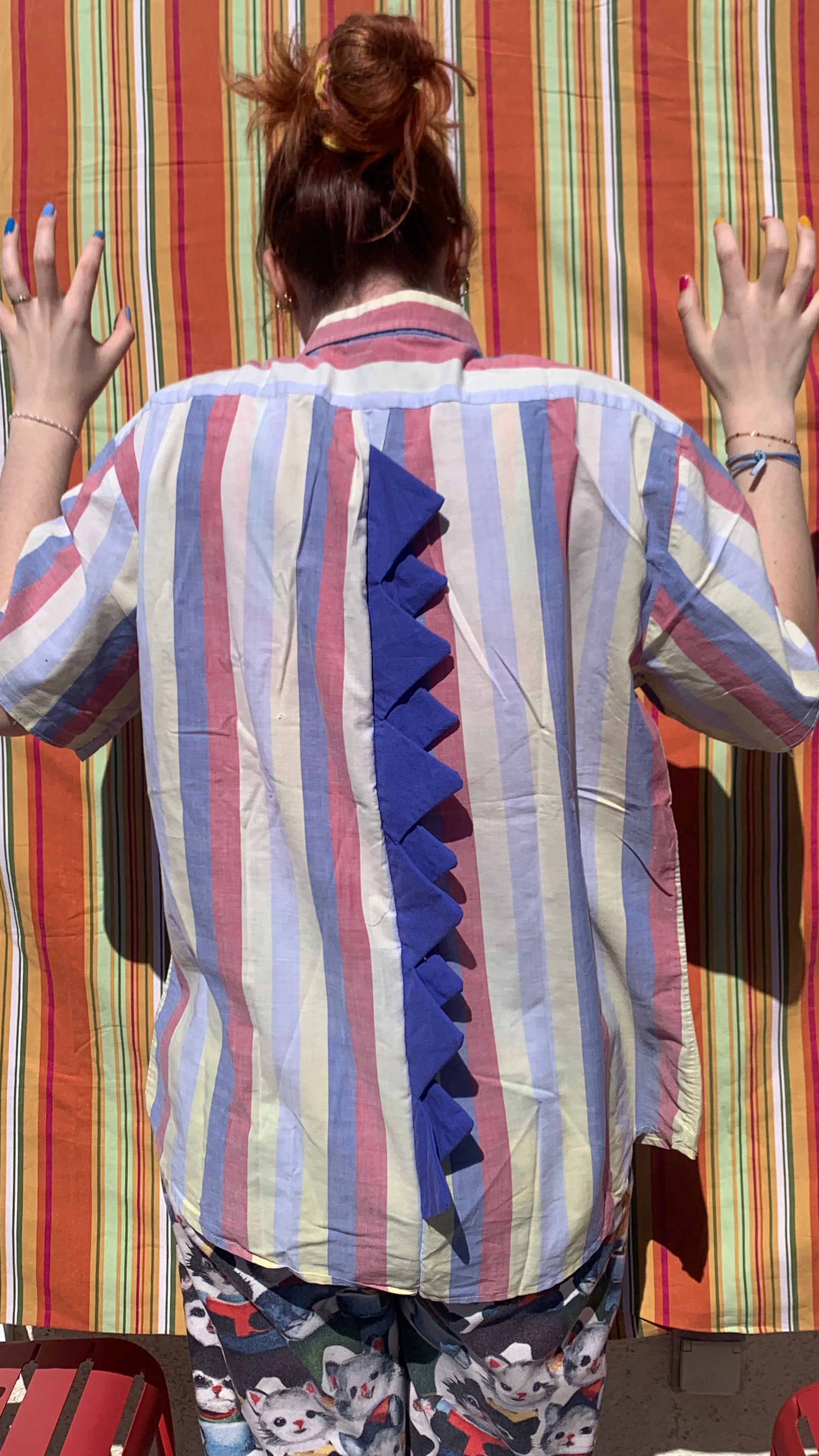 Chemise dino manche courte à rayures jaune bleu rouge L